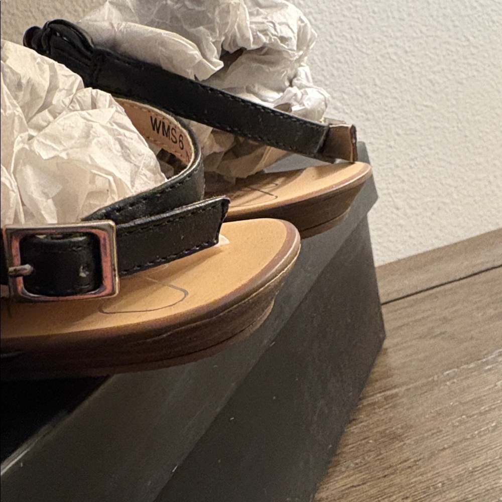 NIB [Report Signature] Ariell Woven Strappy Thong Flat Sandals Black Women’s 6 - Picture 6 of 9